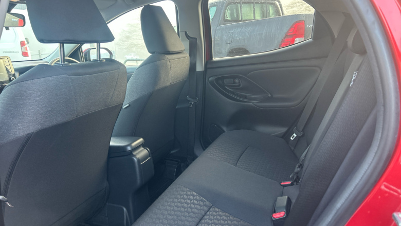 Toyota Yaris 1.5 Hybrid Design 5dr CVT Hybrid Hatchback